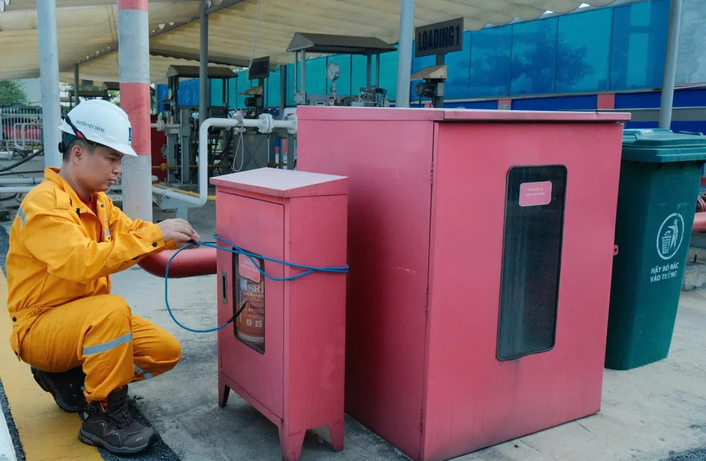 PV GAS triển khai phương án phòng chống thiên tai, bảo đảm an toàn tuyệt đối cho người, tài sản của đơn vị. 2. bao ve thiet bi.jpg