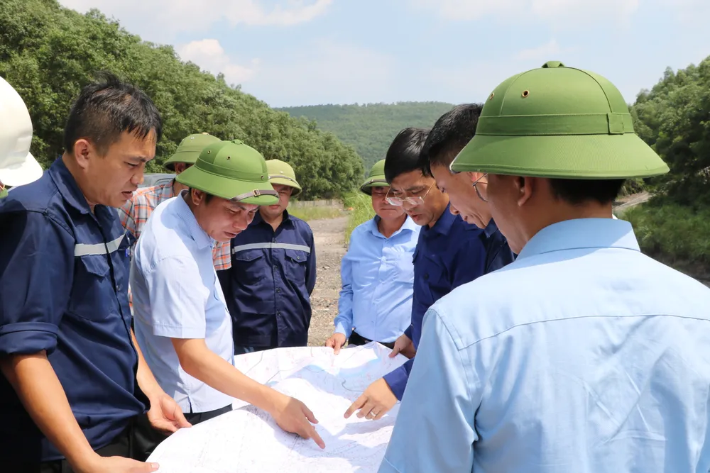 Lãnh đạo TKV kiểm tra công tác phòng chống, ứng phó với bão số 3 tại Quảng Ninh. IMG_3378.JPG