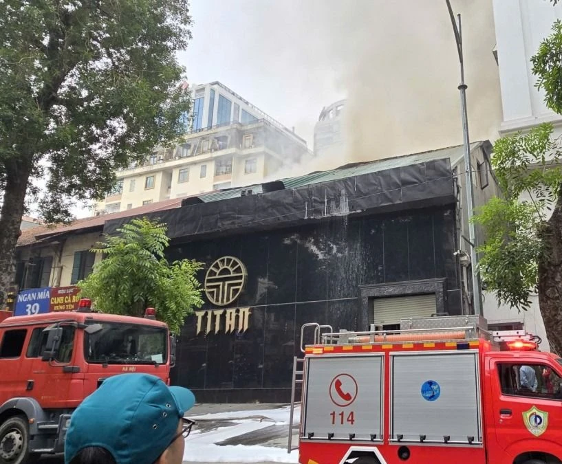 Hà Nội: Cháy lớn tại cơ sở kinh doanh đã dừng hoạt động