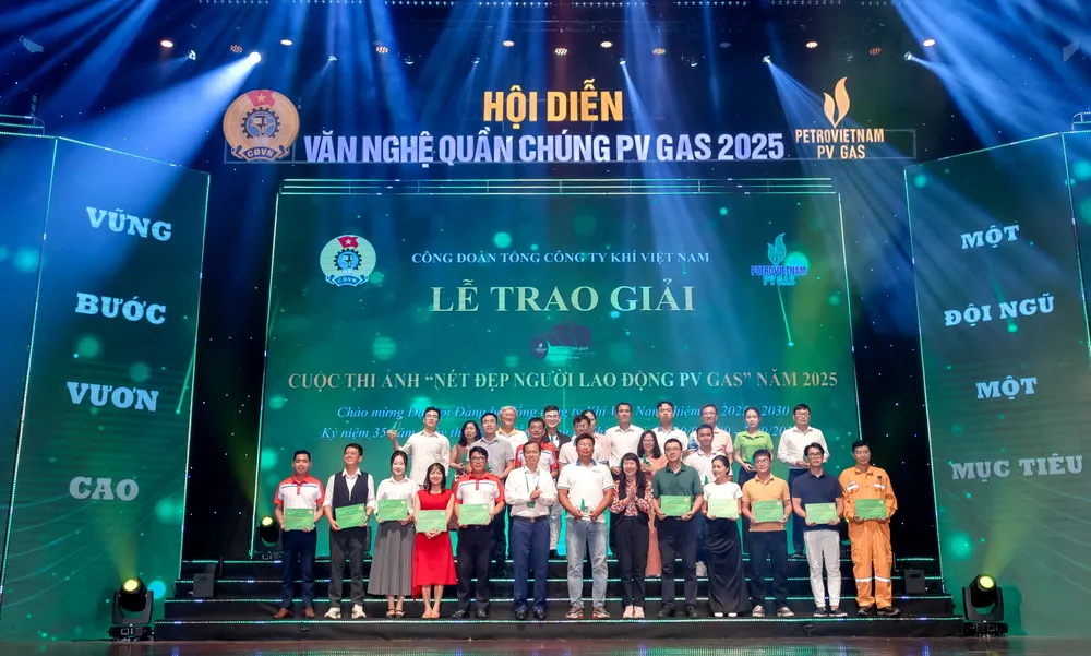 1Trao giải cuộc thi ảnh 'Nét đẹp người lao động PV GAS'.jpg