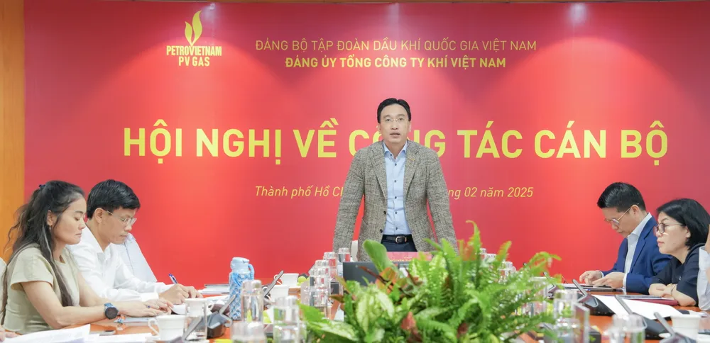 Ông Nguyễn Thanh Bình, Bí thư Đảng ủy – Chủ tịch Hội đồng quản trị PV GAS. 3. cong tac can bo.JPG