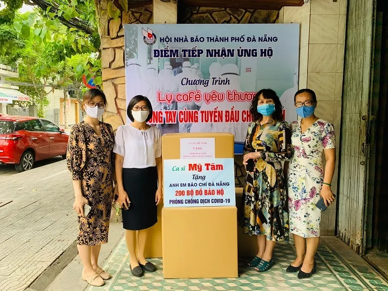 Ca sĩ Mỹ Tâm đồng hành chống dịch cùng báo chí Đà Nẵng ảnh 1