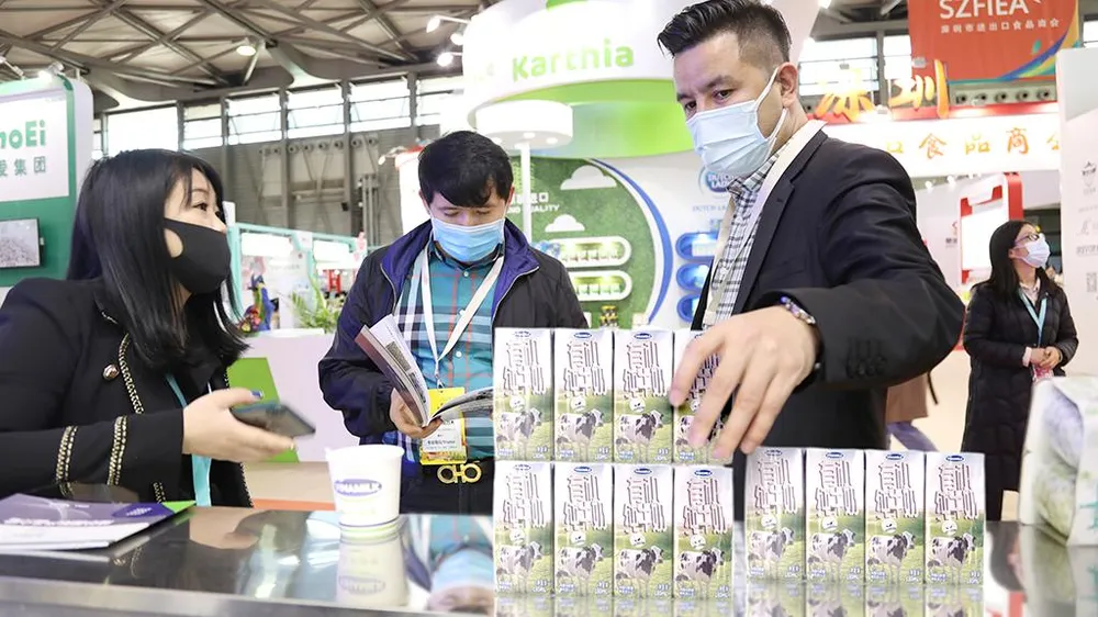Các sản phẩm sữa của Vinamilk được người tiêu dùng chú ý khi tham gia hội chợ thực phẩm quốc tế tại Thượng Hải cuối năm 2021 Các sản phẩm sữa của Vinamilk được người tiêu dùng chú ý khi tham gia hội chợ thực phẩm quốc tế tại Thượng Hải cuối năm 2021