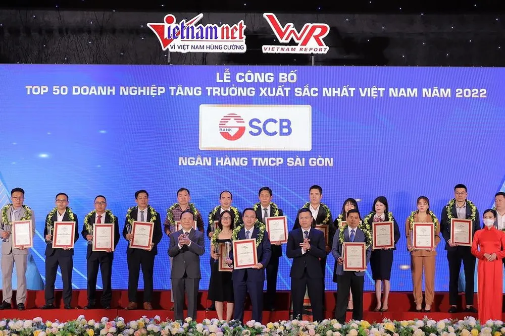 BTC trao danh hiệp Top 50 Doanh nghiệp tăng trưởng xuất sắc nhất Việt Nam 2022 cho SCB