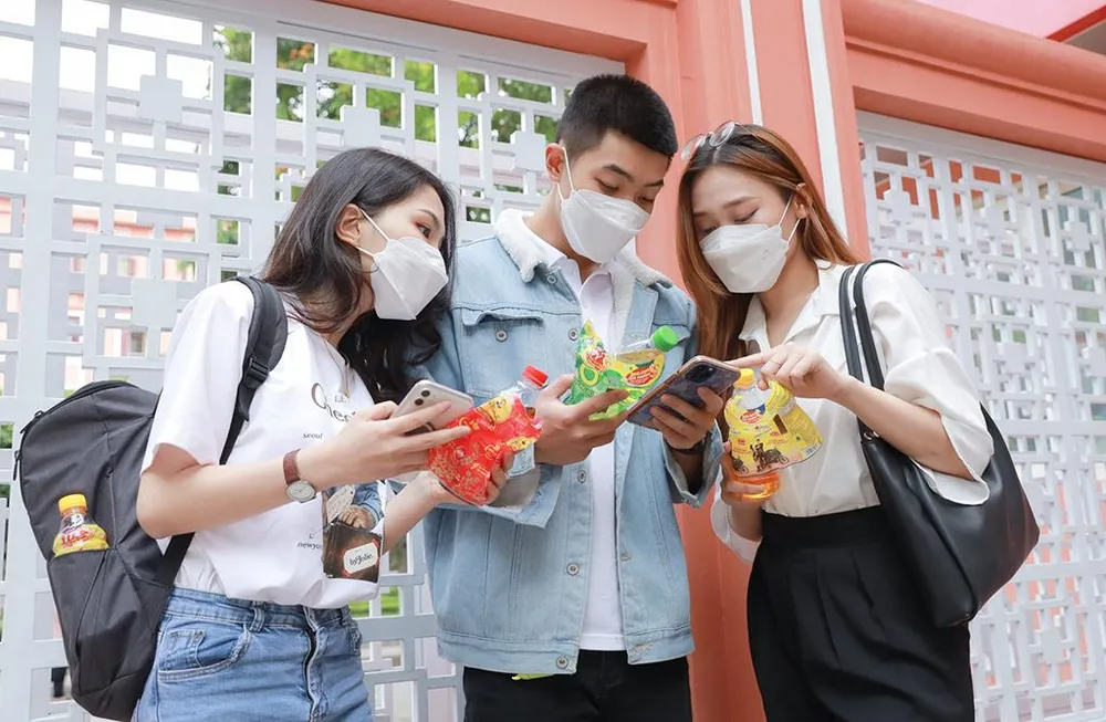 Không chỉ giải nhiệt cơ thể, bảo vệ sức khỏe, các thức uống như Trà Dr Thanh, Trà Xanh Không Độ, Nước tăng lực Number 1 còn mang đến cơ hội dễ dàng trúng các giải thưởng tiền mặt, trong đó có 9 giải triệu phú và 1 giải tỷ phú.