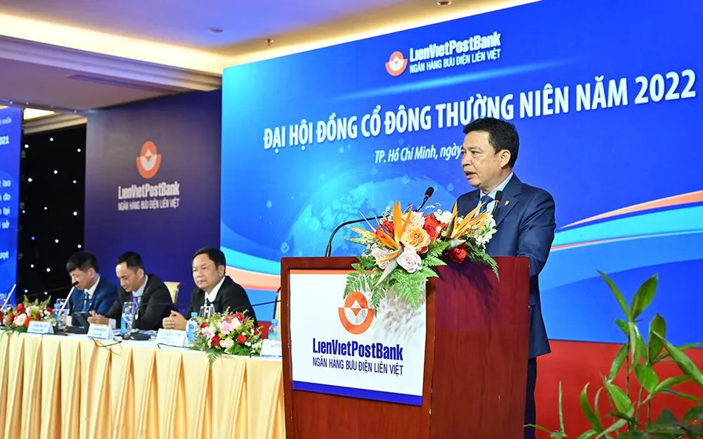 Phó Chủ tịch thường trực HĐQT kiêm TGĐ Phạm Doãn Sơn trình bày phương án kinh doanh 2022