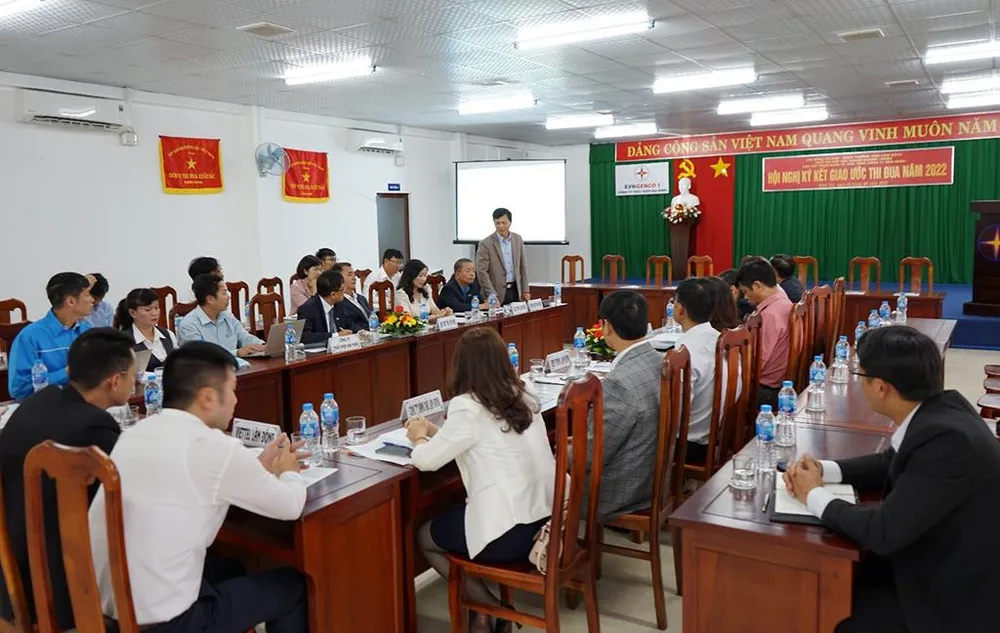 Ông Hoàng Xuân Hường – Bí thư Đảng ủy khối doanh nghiệp tỉnh phát biểu chỉ đạo hội nghị