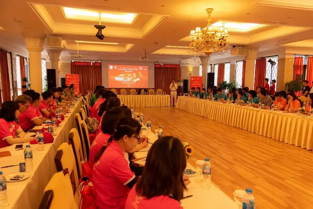 Hành trình của ngày thứ hai đã “đánh thức” Iroman bằng hội thảo với chủ đề “Công nghệ sẽ đưa chúng ta đến đâu trong 10 năm tới”. Tại đây các chiến binh đã trình bày, thảo luận sôi nổi, hào hứng đặc biệt với đề bài xây dựng thành phố thông minh bởi bất động sản và công nghệ. Đây là hai lĩnh lực đóng vai trò quan trọng của CT Group.