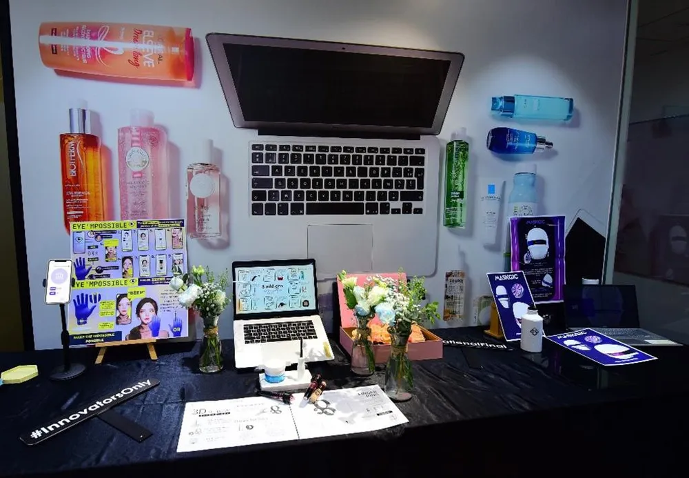 Khu vực trưng bày đề án của Top 8 thí sinh cuộc thi L’Oréal Brandstorm