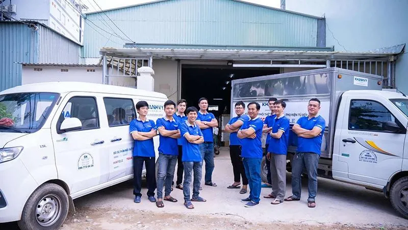 Đội ngũ nhân viên trẻ trung, năng động, chuyên nghiệp Đội ngũ nhân viên trẻ trung, năng động, chuyên nghiệp