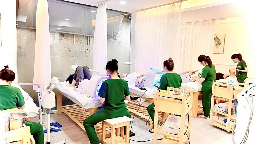 Đội ngũ chuyen viên của Bống Spa dày dặn kinh nghiệm Đội ngũ chuyen viên của Bống Spa dày dặn kinh nghiệm