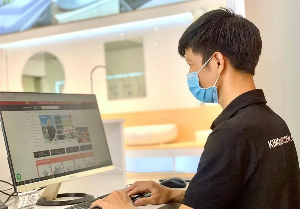 Chuyên viên tư vấn dịch vụ sản phẩm cho khách hàng Chuyên viên tư vấn dịch vụ sản phẩm cho khách hàng