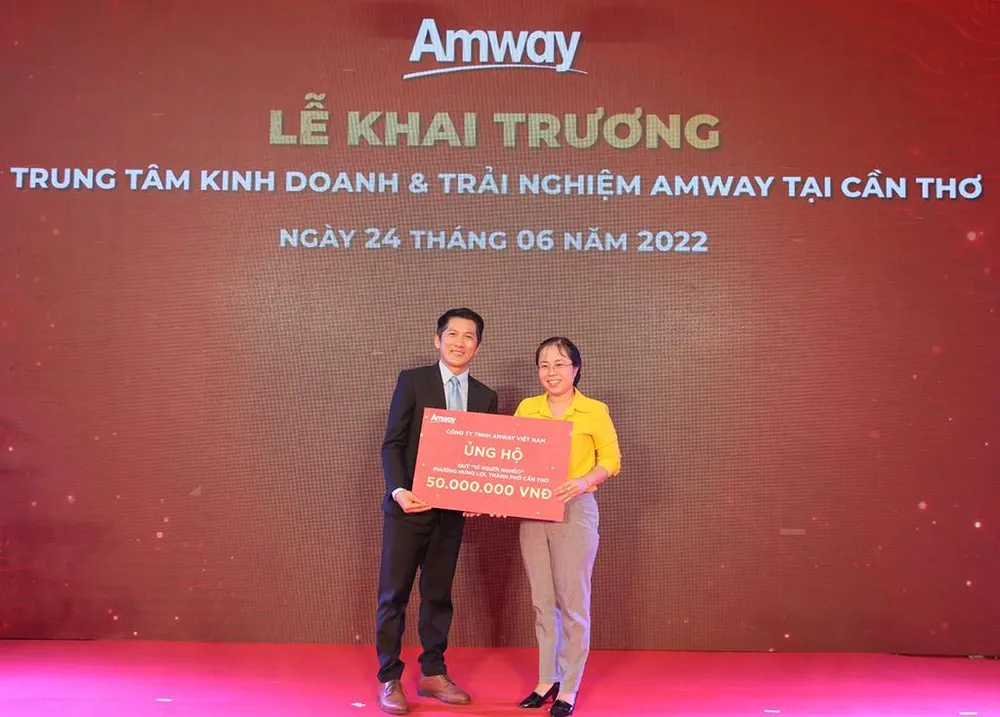 Amway Việt Nam trao tặng 50 triệu đồng hỗ trợ “Quỹ vì người nghèo” phường Hưng Lợi, quận Ninh Kiều nhằm hỗ trợ các hoàn cảnh khó khăn tại địa phương. Amway Việt Nam trao tặng 50 triệu đồng hỗ trợ “Quỹ vì người nghèo” phường Hưng Lợi, quận Ninh Kiều nhằm hỗ trợ các hoàn cảnh khó khăn tại địa phương.
