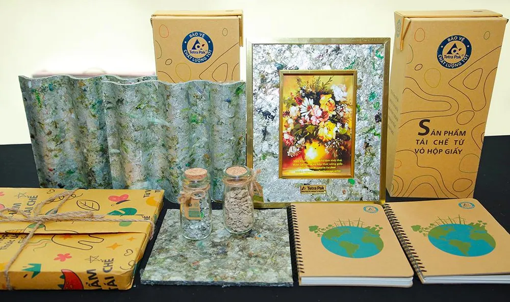 Một số sản phẩm được sản xuất từ rác thải và tái chế Một số sản phẩm được sản xuất từ rác thải và tái chế