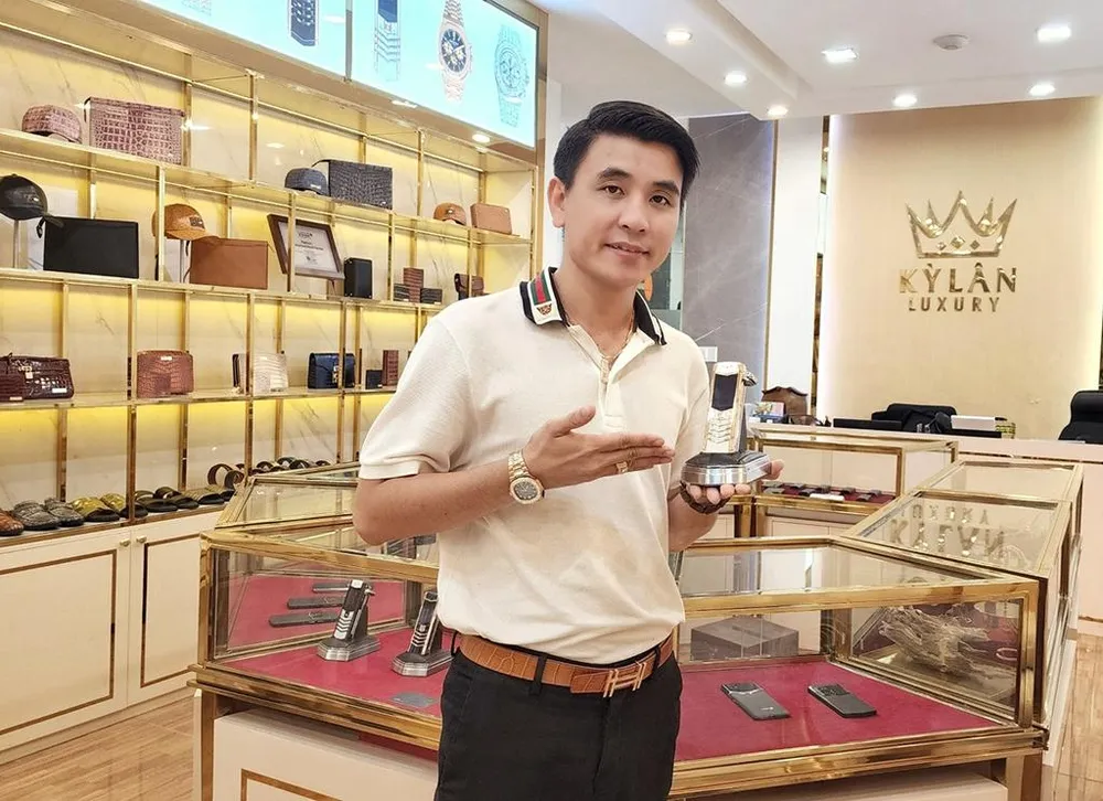 Vertu Signature S Gold Mix Diamond White Alternative là một tuyệt tác duy mỹ đầy thời thượng Vertu Signature S Gold Mix Diamond White Alternative là một tuyệt tác duy mỹ đầy thời thượng