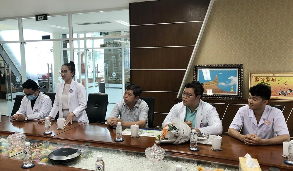 Dược sĩ Lê Hoàng Văn, Phó Chánh văn phòng Hội Thầy thuốc trẻ TP.HCM đáp từ và cám ơn ông David Dương &amp; Quỹ Hỗ trợ cộng đồng David Dương