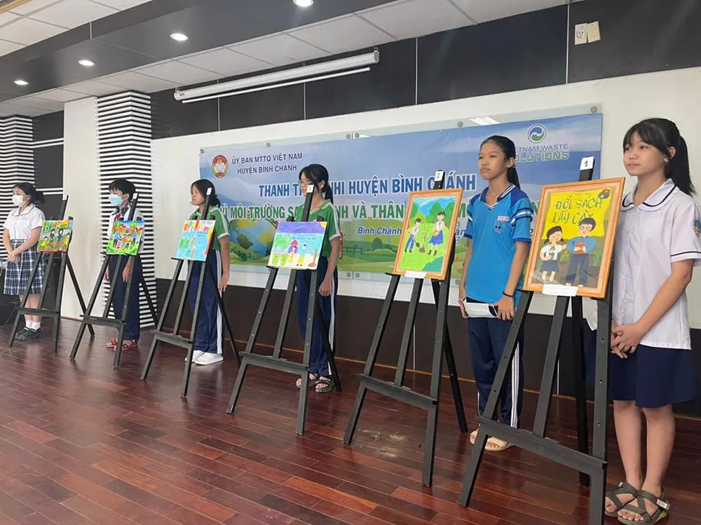 Những tác phẩm về bảo vệ môi trường đã được các em hoàn thành sau 45 phút tham gia. Những tác phẩm về bảo vệ môi trường đã được các em hoàn thành sau 45 phút tham gia.