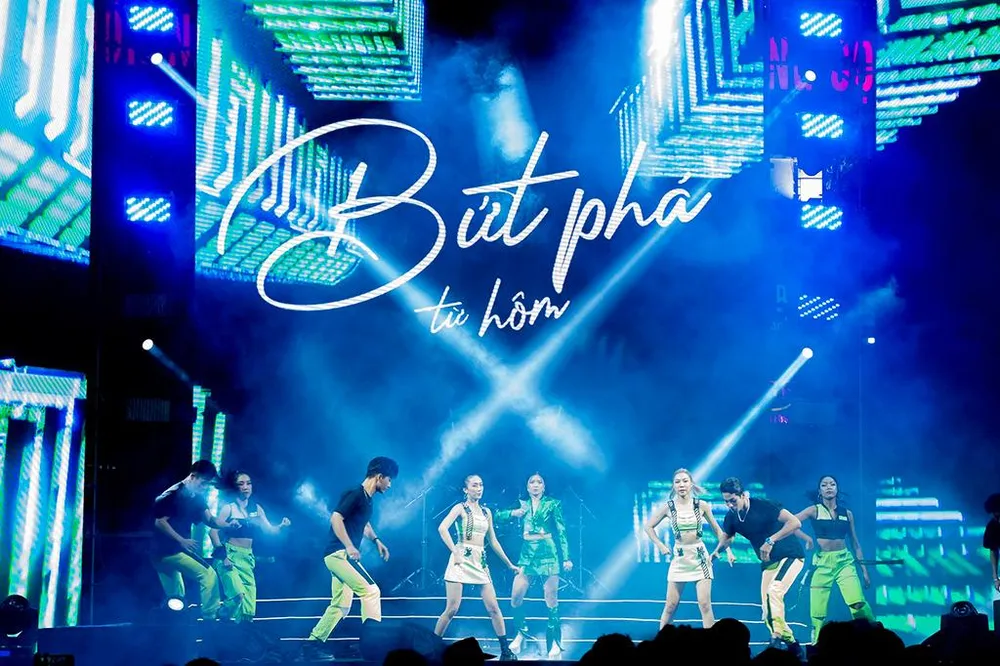 Minishow ca nhạc “29 năm – Hòa sắc Thịnh Vượng” do VPBank tổ chức tối thứ Bảy (13-8) Minishow ca nhạc “29 năm – Hòa sắc Thịnh Vượng” do VPBank tổ chức tối thứ Bảy (13-8)