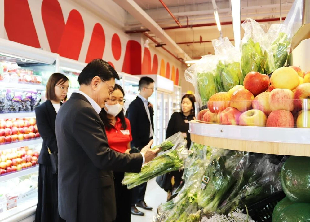 Phó Thủ tướng Singapore Heng Swee Keat thăm cửa hàng WIN tại chung cư New City, phường Bình Khánh, TP. Thủ Đức, TP.HCM