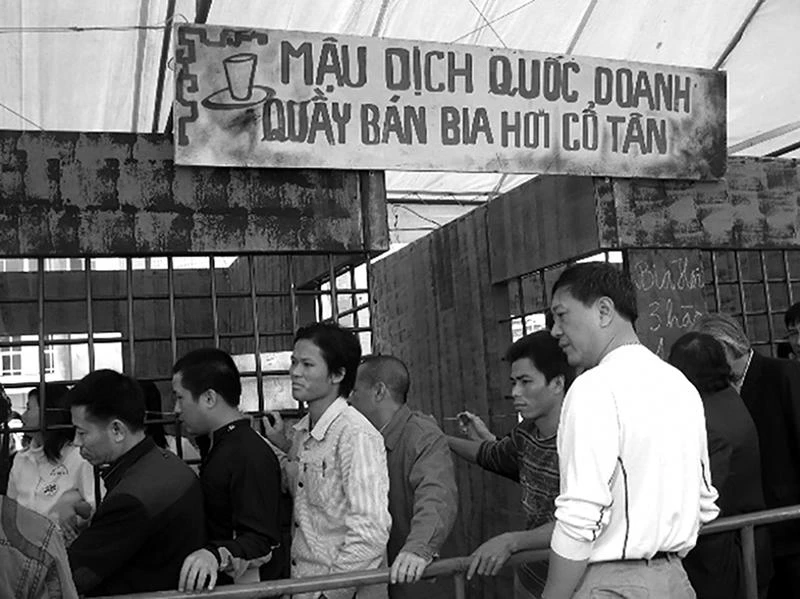 Bia Hơi Hà Nội là thức uống quen thuộc với nhiều thế hệ người yêu bia từ xưa đến nay.