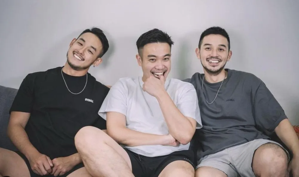 Nhiều người không khỏi bất ngờ khi nhóm bạn của Đoàn Lê Mạnh Dũng đến từ Nha Trang có vẻ ngoài giống nhau đến ngỡ ngàng, từ khuôn miệng cười, gương mặt lẫn kiểu tóc.