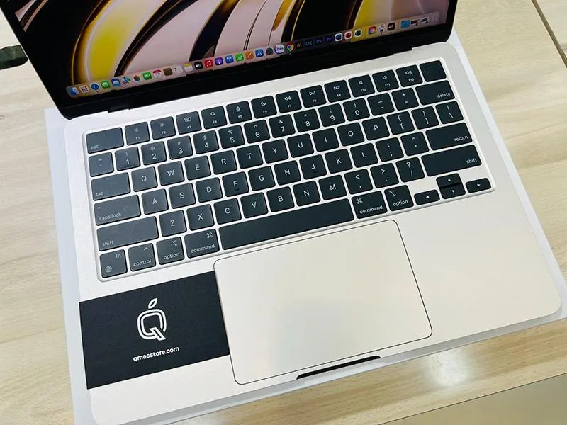 Hãy sao chép toàn bộ dữ liệu và đăng xuất toàn bộ các tài khoản đang có trên MacBook cũ để bảo vệ thông tin của bạn