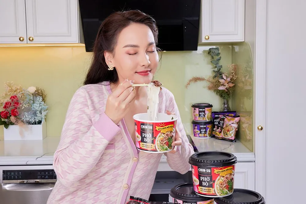 Phở bò CHIN-SU luôn là lựa chọn hàng đầu của Bảo Thanh trong các chuyến đi xa Phở bò CHIN-SU luôn là lựa chọn hàng đầu của Bảo Thanh trong các chuyến đi xa