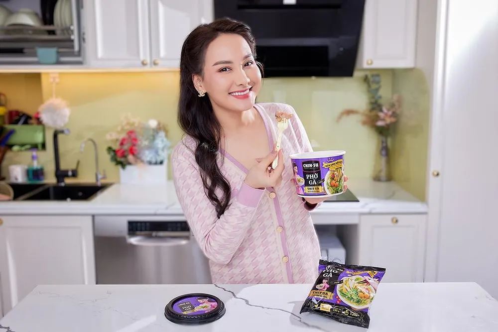 Ngoài phở bò, Bảo Thanh cũng thường đổi vị với món phở gà CHIN-SU hấp dẫn không kém Ngoài phở bò, Bảo Thanh cũng thường đổi vị với món phở gà CHIN-SU hấp dẫn không kém