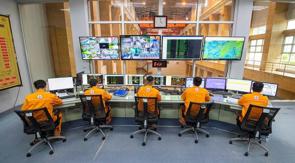 Áp dụng chuyển đổi số tại Phòng điều khiển trung tâm ở các nhà máy phát điện. (Ảnh: THANH LIÊM) Áp dụng chuyển đổi số tại Phòng điều khiển trung tâm ở các nhà máy phát điện. (Ảnh: THANH LIÊM)