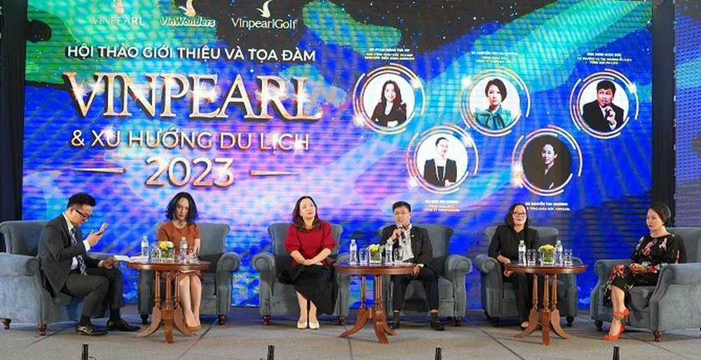 Các diễn giả cùng đại diện của Vinpearl – VinWonders – Vinpearl Golf chia sẻ trong hội thảo