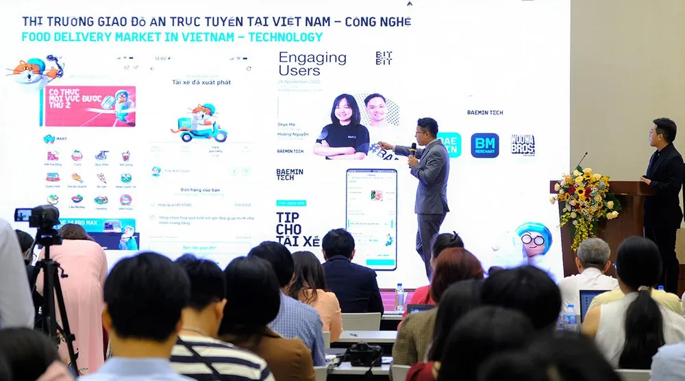 Ông Jinwoo Song, TGĐ của BAEMIN Việt Nam chia sẻ thông tin tại hội thảo