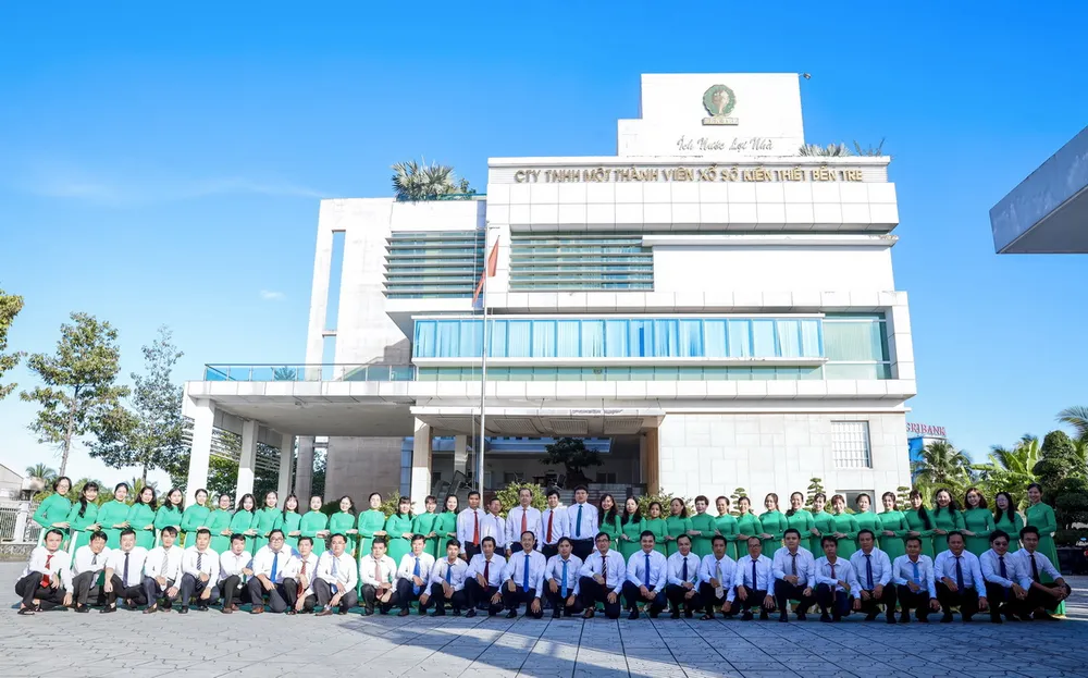 Trụ sở và đội ngũ CB-CNV Công ty Xổ số Kiến thiết Bến Tre