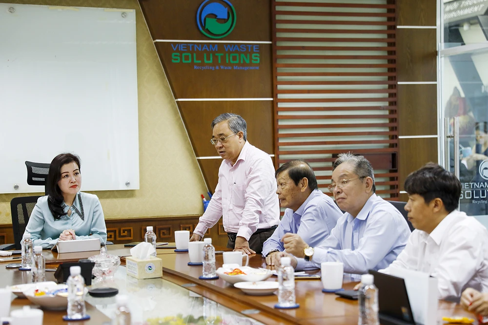 Ông Nguyễn Ngọc Hòa, Chủ tịch Hiệp hội Doanh nghiệp TP.HCM gợi mở các ý tưởng hợp tác phát triển với VWS.