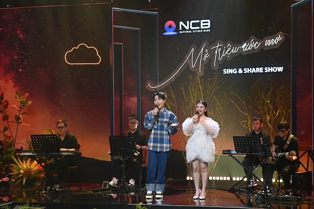 Duc Phuc và Myra Tran trong chương trình “NCB Sing &amp; Share Show – Mở triệu ước mơ”.