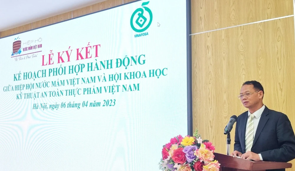 TS. Lê Văn Giang, Chủ tịch Hội Khoa học kỹ thuật an toàn thực phẩm Việt Nam phát biểu tại sự kiện.