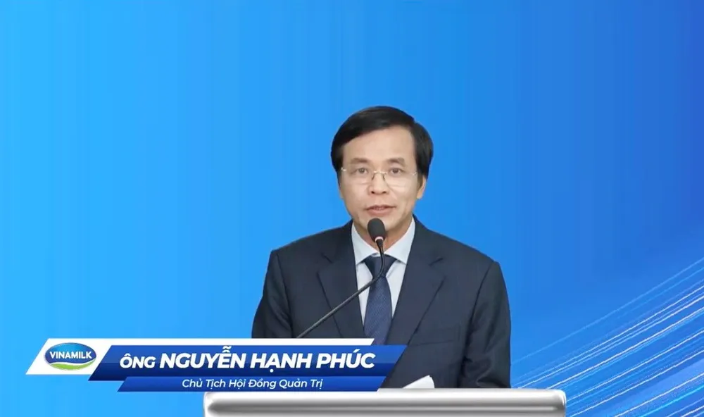 Ông Nguyễn Hạnh Phúc, Chủ tịch HĐQT Vinamilk báo cáo các nội dung quản trị công ty.