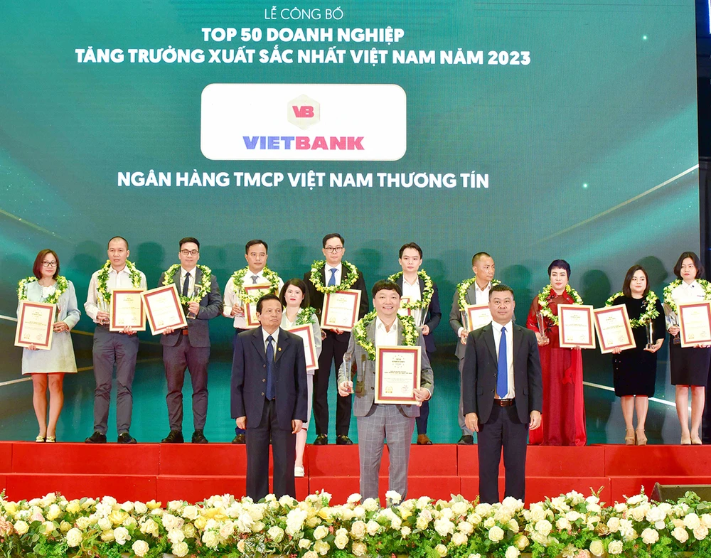 Vietbank nhận giải thưởng “Top 50 Doanh nghiệp tăng trưởng xuất sắc nhất Việt Nam 2023”.