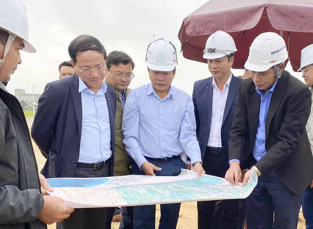 Ban QLDA Bình Định thường xuyên giám sát công trình. (Ảnh: QN)