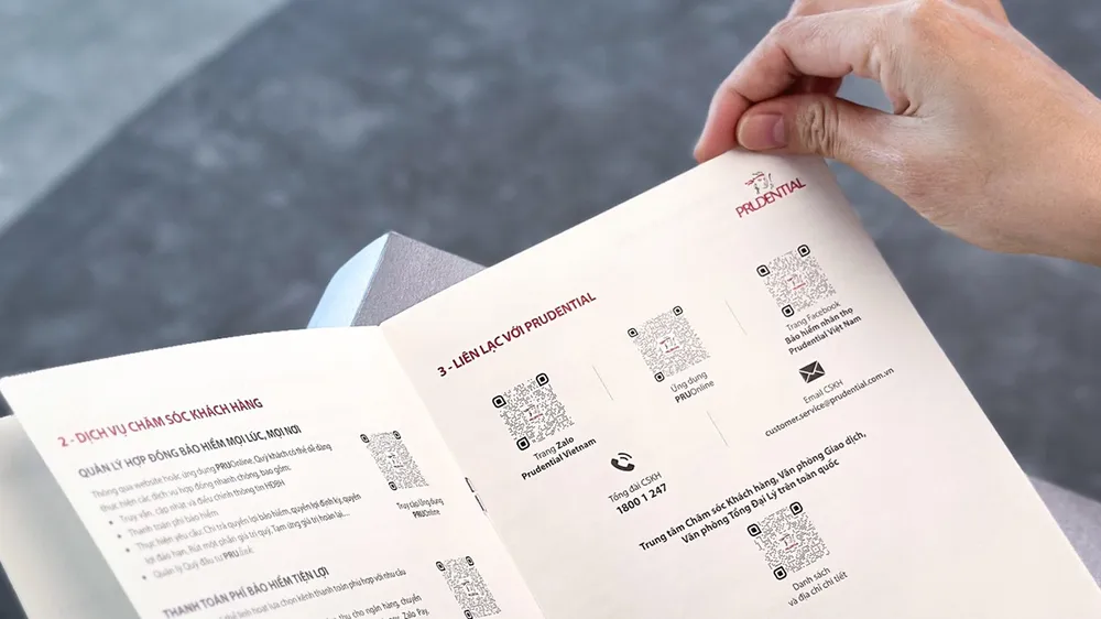 Việc tích hợp QR Code cho phép khách hàng truy vấn về hợp đồng gốc để nắm rõ quyền lợi và các trang thông tin liên quan một cách nhanh chóng.