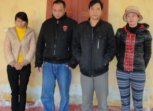 4 chủ chứa đang bị tạm giữ tại Công an huyện Cẩm Xuyên. Ảnh: Nguyễn vgh-8269-1388628660.jpg