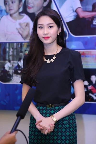 Kể từ khi đăng quang Hoa hậu Việt Nam 2012, Đặng Thu Thảo chủ yếu tham gia các hoạt động từ thiện xã hội, rất ít xuất hiện tại các event giải trí. 5-4622-1389057845.jpg