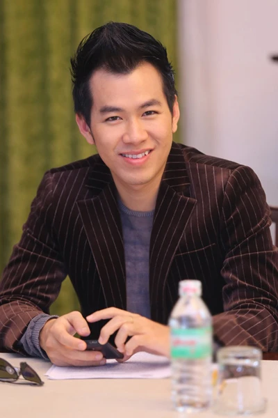 Năm qua, Hồ Trung Dũng là một trong những tên tuổiluôn được lựa chọn trong các chương trình mang tính cộng đồng nhờ giữ gìn đượchình ảnh sạch trong mắt công chúng. 8-6810-1389057845.jpg