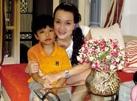 Vân Dung và con trai Long Vũ