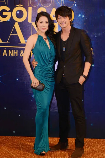 Tối 8/1, nữ diễn viên Trương Ngọc Ánh cùng các thành viên trong đoàn phim 'Hương Ga' của đạo diễn Cường Ngô đến tham dự một sự kiện dành riêng cho giới điện ảnh, truyền hình tại TP HCM.