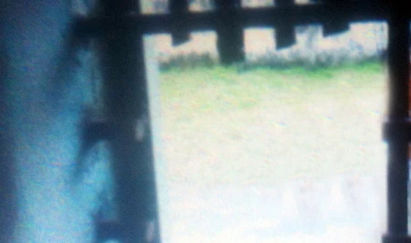 Cánh cửa sổ bị Hòa “đen” cắt chấn song khi vượt ngục