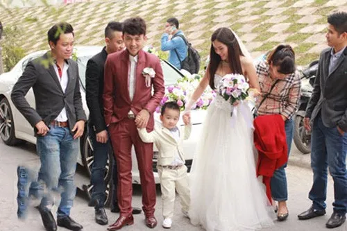 Hình ảnh gia đình hạnh phúc của cặp đôi này. Hình ảnh gia đình hạnh phúc của cặp đôi này.