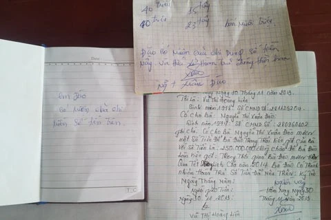 Bà Đào viết giấy tay để mượn nhiều tiền của người dân trong xóm.