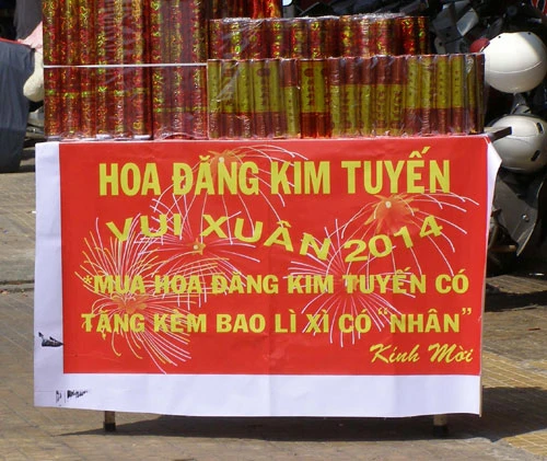 Hàng tết giảm giá, người mua vẫn... ngó lơ ảnh 6