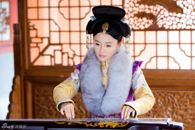 Viên San San đầy tâm trạng khi hòa mình trong những nốt nhạc buồn.