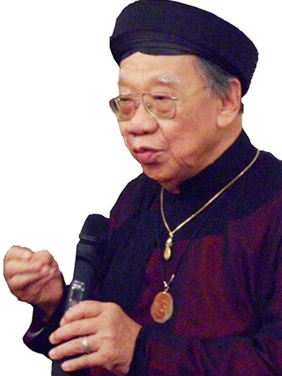 GS-TS Trần Văn Khê giới thiệu về Đờn ca tài tử tại tư gia Ảnh: Thanh Hiệp